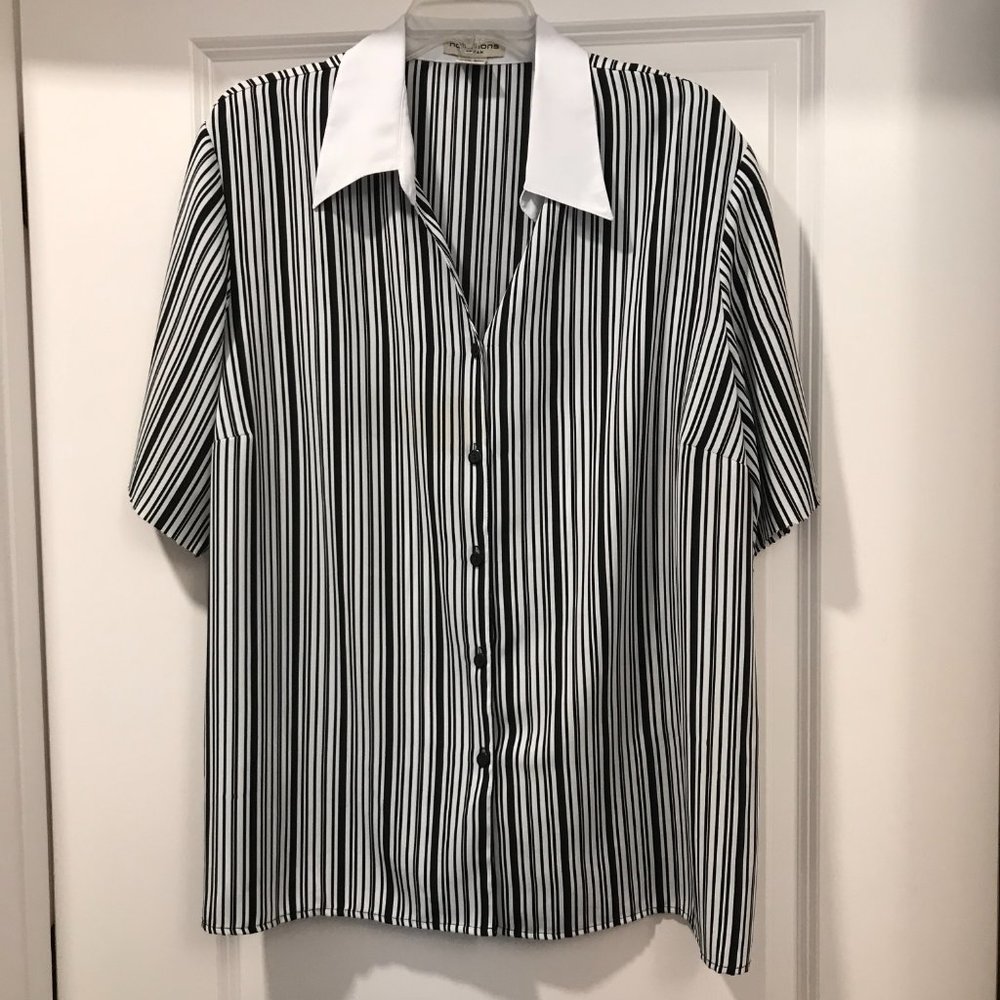 Vintage Women's Black and White Stripped Shirt